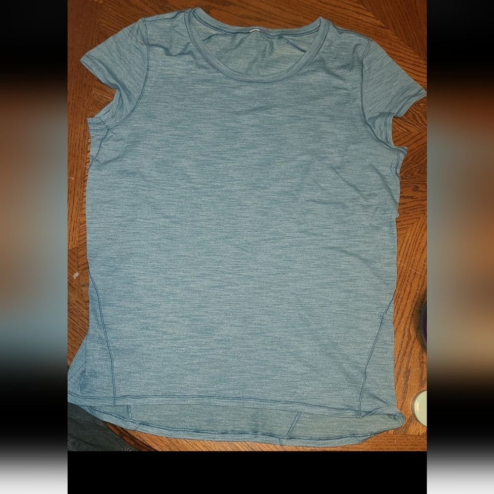 Lululemon  tee
